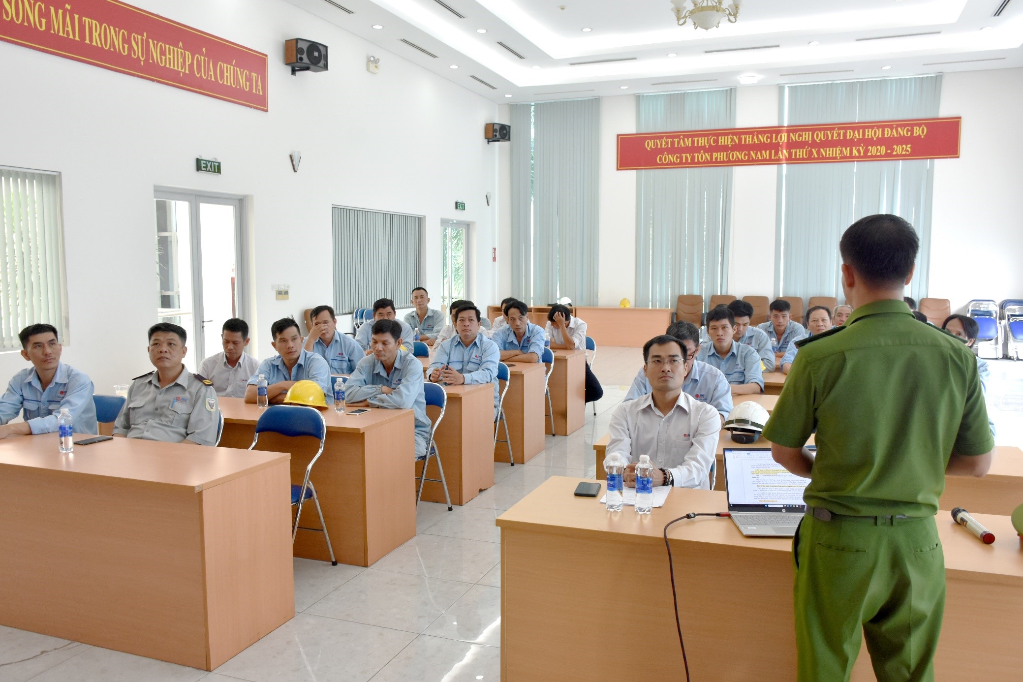 Cán bộ công an PCCC tỉnh Đồng Nai phổ biến, tuyên truyền công tác PCCC cho người lao động